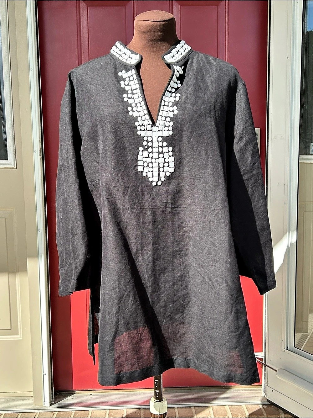 CHICOS s3 Embellished Black Tunic-linen bld-V-neck-white beading-looks NEW